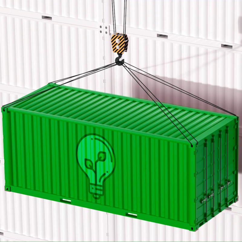 En illustrerad grön container med en lampa på som håller på att flyttas bland andra, vita containrar. I lampan syns en blomma.